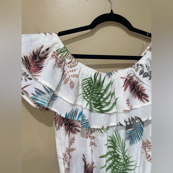 NEVER WORN* Medium beautiful open shoulder romper - Picture 4 of 6